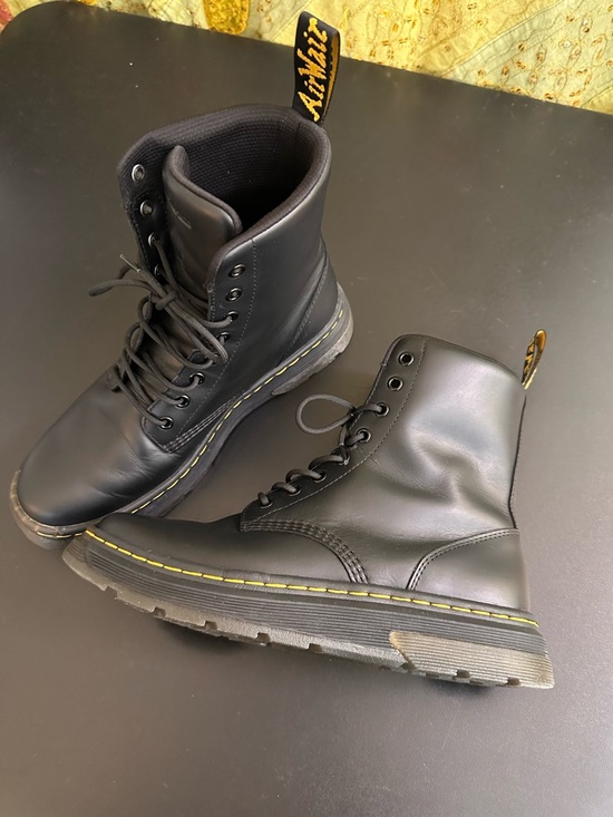 Dr. Martens Shoes - Dr. Martens Ladies 10 Like New Crewson Leather *final price*